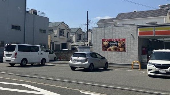 【衝撃】日曜昼下がりのコンビニで「人が燃えている」全身をやけど…発電機が車の荷台から落下し引火か　相次ぐ“自家発電機”の事故に警鐘